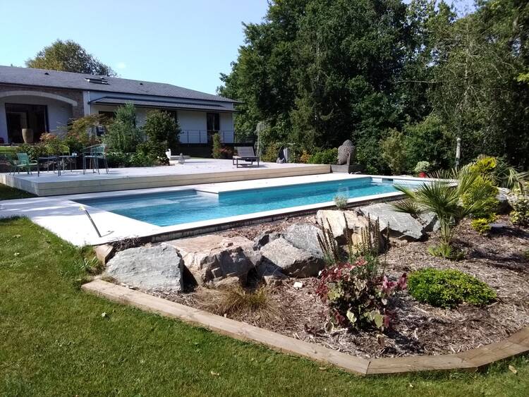 piscine de 8 par 4 avec une terrasse mobile granchamps des fontaines